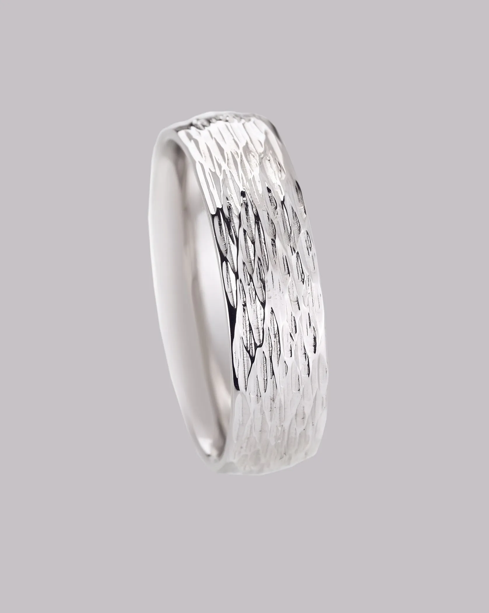 6 mm Tree Bark Patterned 14k Gold Comfort-Fit Band